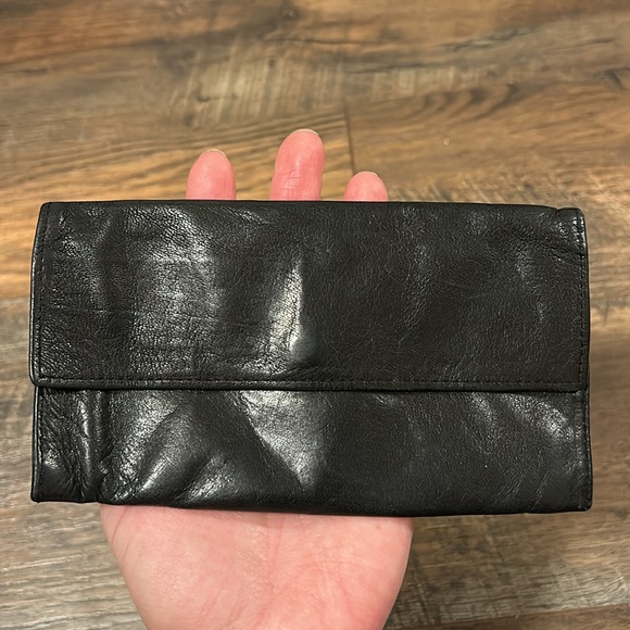 Wilson’s Leather Vintage Small Flap Crossbody and leather wallet - Picture 8 of 10